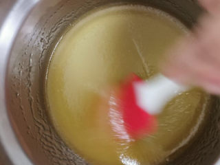 9、陈皮豆沙广式月饼,拌至乳白色状态