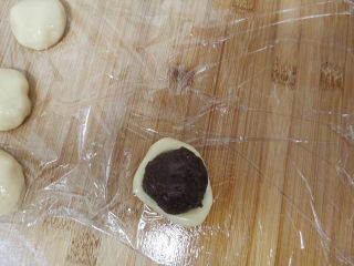 13、陈皮豆沙广式月饼,包入豆沙馅儿