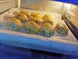 19、陈皮豆沙广式月饼,继续烤15分钟即可