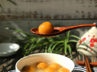 14、南瓜豆沙汤圆,个个光滑圆润，皮簿馅大，不漏馅不开裂