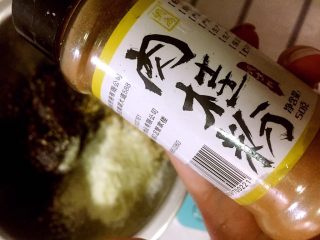 8、韩式南瓜????小月饼,制作月饼馅：将红豆沙，坚果粉末，烘焙奶粉，肉桂粉充分融合，拌匀。这里用到的肉桂粉是为了增加风味，不喜欢的可以不加。