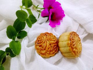 13、月饼#小胖手作，送礼更要送健康#,广式月饼有个回油的过程，放几天吃口感更好哦。