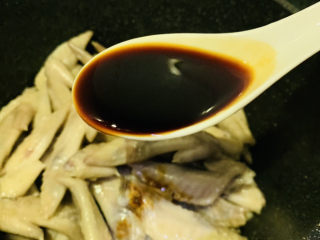 8、卤鸡翅尖,加1勺酱油