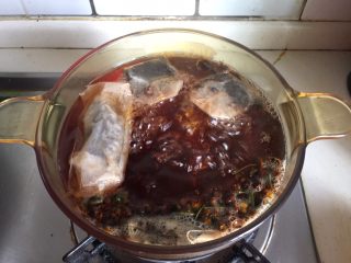 5、水果花茶,再次煮沸转小火煮5分钟即可