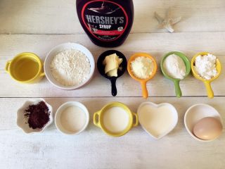 1、创意中秋^_^巧克力奶黄月饼,准备食材