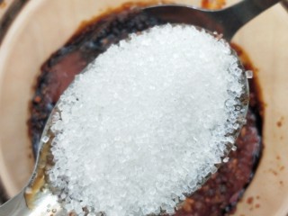 12、入口即化的韩式辣鸡爪,白糖两勺。