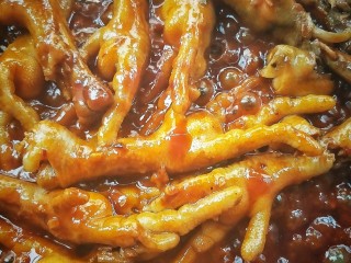 20、入口即化的韩式辣鸡爪,汁差不多时,转大火????收汁。