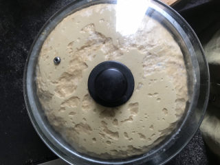 8、红糖开花馒头,发酵好的面团