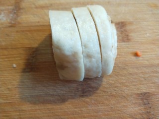 8、宝宝千层肉龙  小披萨,切成三片。