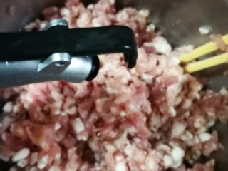 8、开洋香菇荠菜大馄饨,新鲜肉糜加料酒。