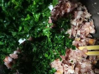 16、开洋香菇荠菜大馄饨,加荠菜。