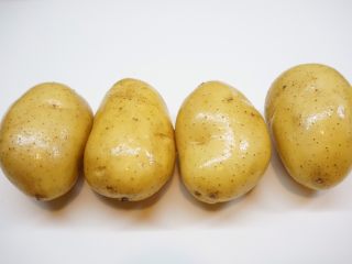 2、豆泥丸,土豆洗净