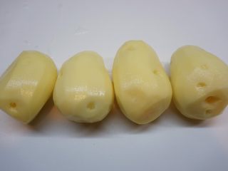 3、豆泥丸,削皮