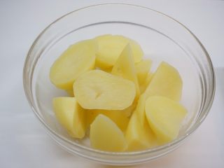 15、豆泥丸,蒸熟的土豆晾凉