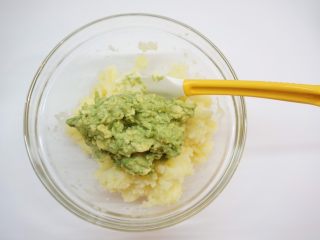 17、豆泥丸,加入牛油果泥，拌匀