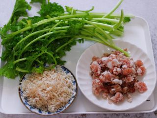 1、小苔菜虾皮花样包子,首先备齐所有的食材。