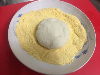 9、英式车轮饼 麦满分,放入玉米粉中两面都裹上玉米粉