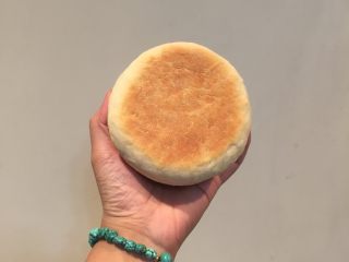 16、英式车轮饼 麦满分,做好的马粉饼，两面焦黄，吃起来很有嚼劲