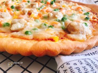 10、西班牙香肠披萨（快手版）,菊花边非常漂亮。