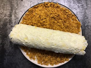 19、肉松寿司,涂好沙拉酱后裹上一层肉松