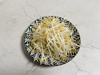 1、韭菜炒豆芽,绿豆芽