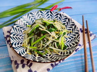 17、韭菜炒豆芽,韭菜炒豆芽，爽口开胃健脾！