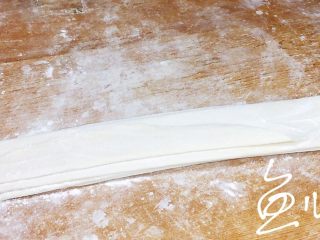 17、冬至美食 打卤面（香菇肉末卤）,像折扇子一样折起，中间用干粉防粘