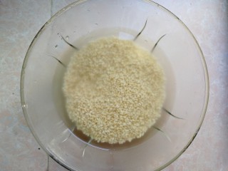 4、荷叶糯米排骨饭,糯米泡三小时