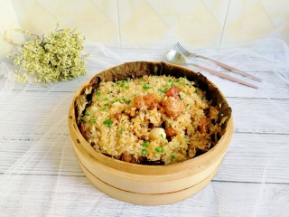 13、荷叶糯米排骨饭,出炉咯，特别香，一起吃不？