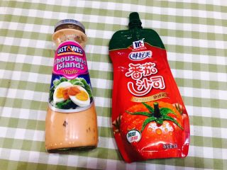 2、花样三明治,沙拉酱，番茄酱，沙拉酱可以按照自己口味选择。