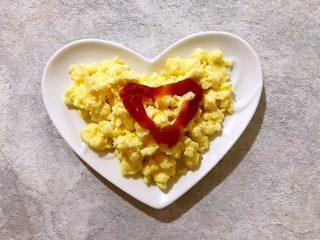 19、美好早餐开启美丽心情の黄金果酱馒头西多士+美式炒鸡蛋,加一点番茄酱更好吃