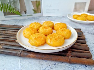 14、油炸汤圆,一盘都不够吃。