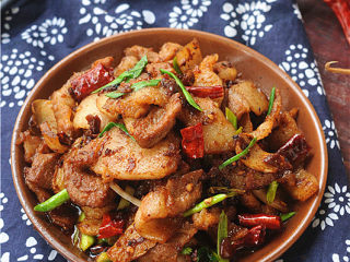 12、酱烧回锅肉,香喷喷的出锅啦。