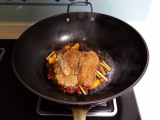 16、红烧鲫鱼籽,加入鲫鱼籽