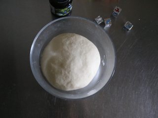 5、蓝莓酱薄底披萨|在家自己做胜过必胜客,室温发酵,约1.2小时;