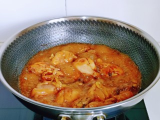 11、蜜汁鸡腿,大火收汤至浓稠。
