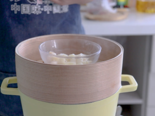 3、瑶柱鸡蛋羹,瑶柱蒸锅隔水大中火蒸20分钟