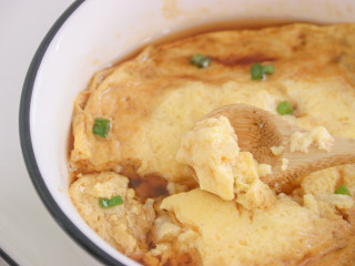 15、瑶柱鸡蛋羹,蒸好后撒一把葱花即可