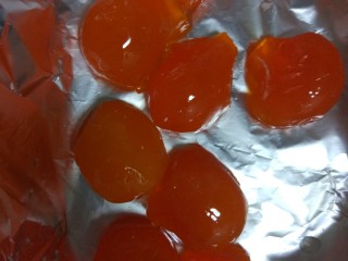 2、桃山月饼+ukoeo6002,取出,放锡纸上,盖起来