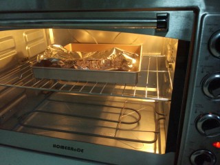 3、桃山月饼+ukoeo6002,150度,8分钟,烤至半熟,略微有点出油