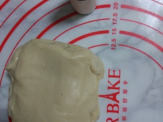 4、桃山月饼+ukoeo6002,买的牛奶味的桃山皮