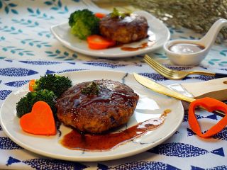 22、#食二星座#日式汉堡香酥肉饼（附红酒酱汁的做法）,不错吧