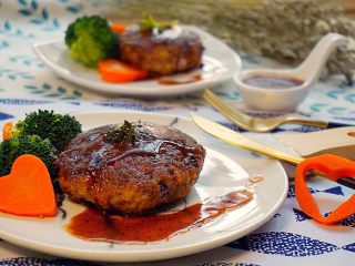 23、#食二星座#日式汉堡香酥肉饼（附红酒酱汁的做法）,美美哒
