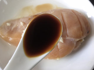 8、照烧鸡胸肉,2勺生抽