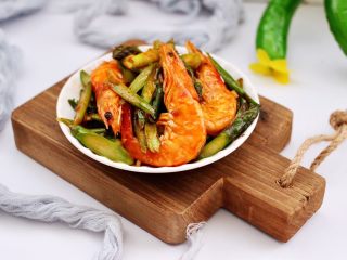 18、蒜香海虾炒芦笋,成品一