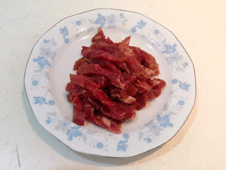 1、干煸牛肉丝,牛里脊切成丝