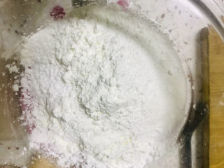 2、青花瓷奶黄冰皮月饼,蓝色冰皮：所有材料混合搅拌