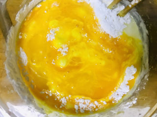 8、青花瓷奶黄冰皮月饼,奶黄馅：所有材料混合搅拌均匀