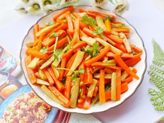 13、杏鲍菇炒胡萝卜,成品。