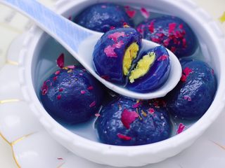 16、星空水晶奶黄汤圆,颜值爆表又好吃。